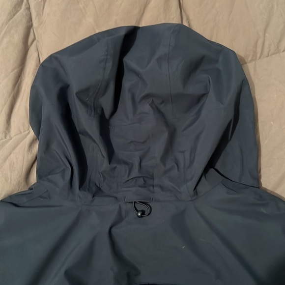 Lululemon rain jacket - Picture 6 of 6